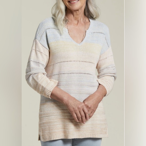 Tribal-Pastel 3/4 Sleeve Split Neck Sweater-Size:Medium - Picture 2 of 10